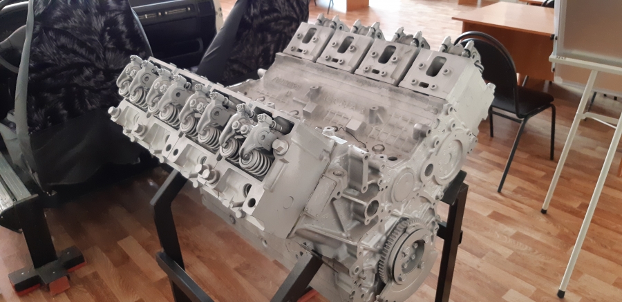 Фрагмент двигателя КАМАЗ-740